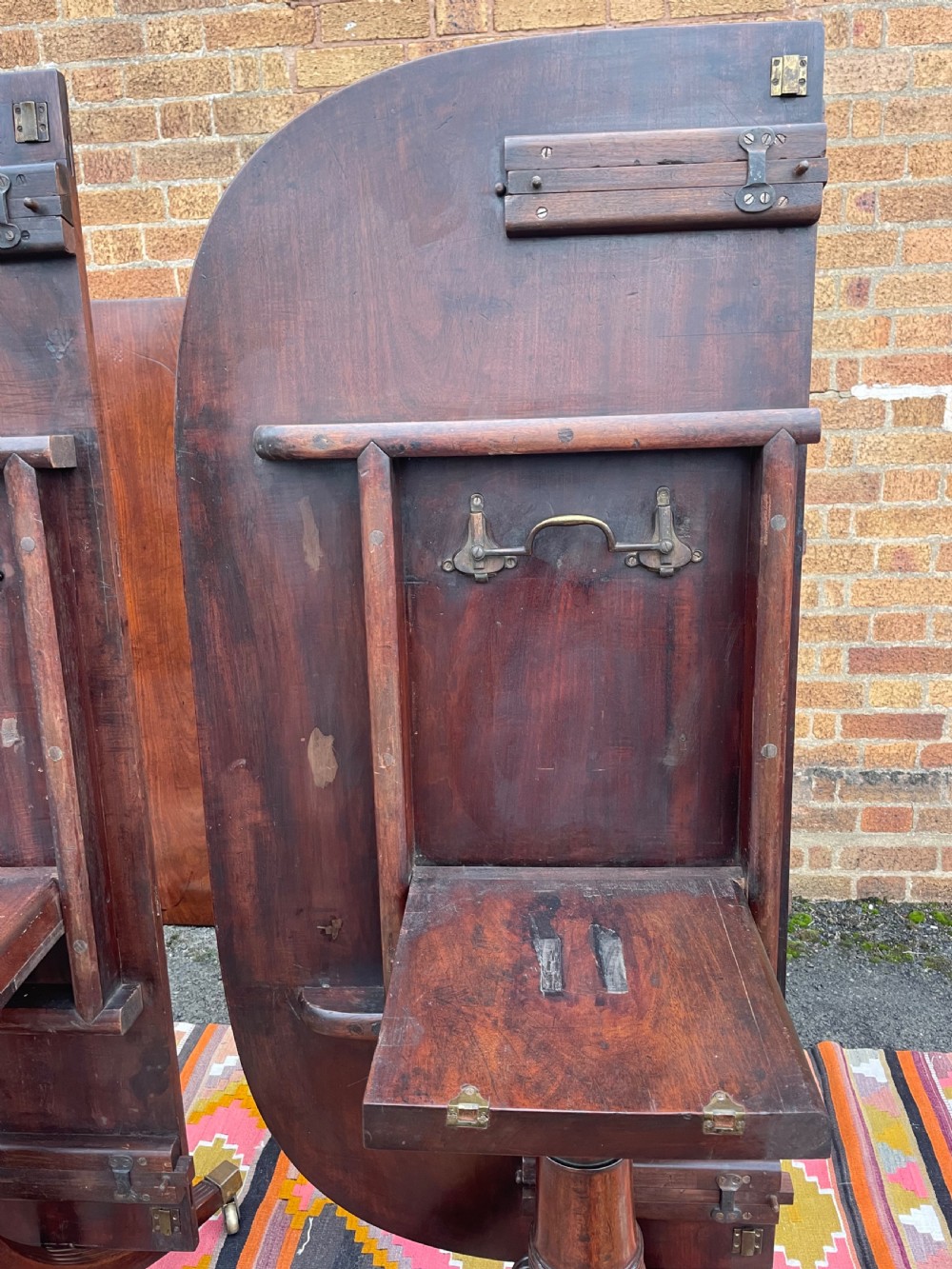 Elegant early C19th George III period mahogany 3-pillar pedestal dining table of good scale and proportions. View XXIX