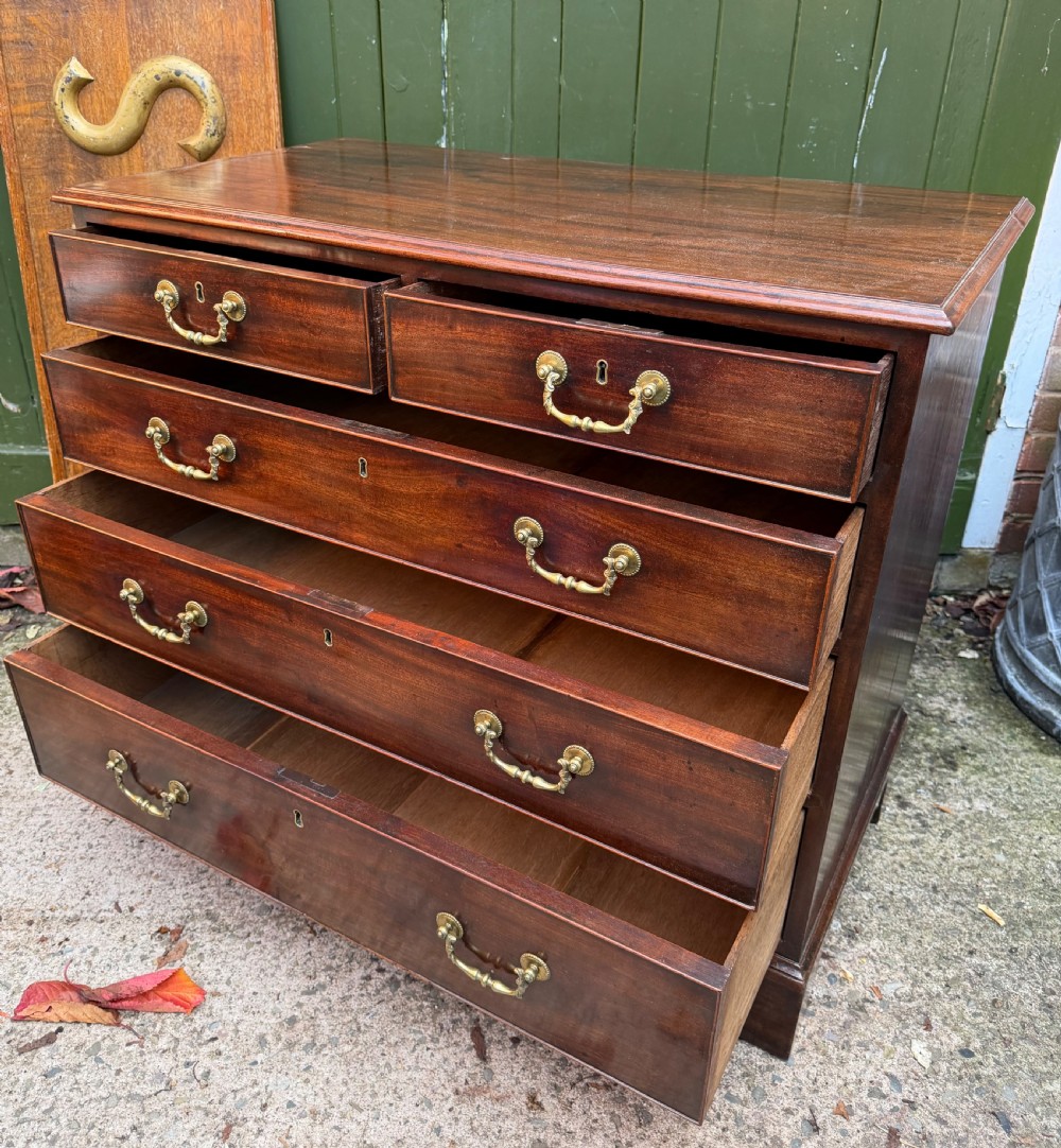 C18th George III Chippendale period mahogany chest of drawers of small scale and proportions. View VIII