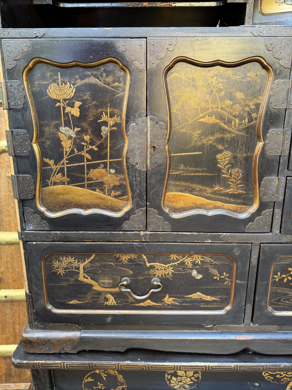Late nineteenth-century Japanese Meiji period black lacquer shodana cabinet-on-stand with gold maki-e pictorial panels, asymmetrical shelves, and engraved metal fitments. View VIII