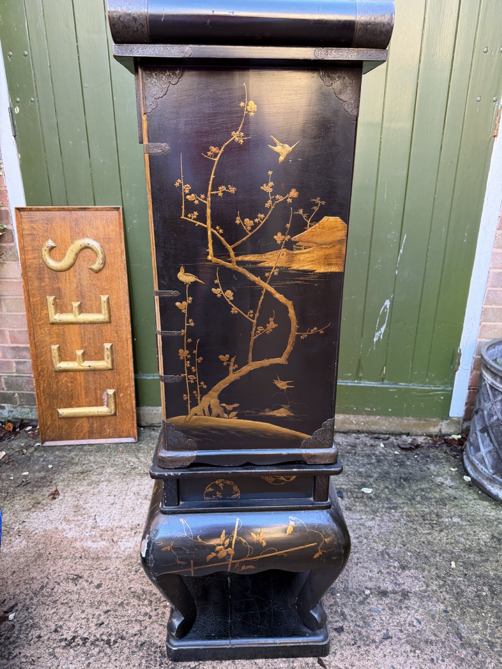 Late nineteenth-century Japanese Meiji period black lacquer shodana cabinet-on-stand with gold maki-e pictorial panels, asymmetrical shelves, and engraved metal fitments. View XIV