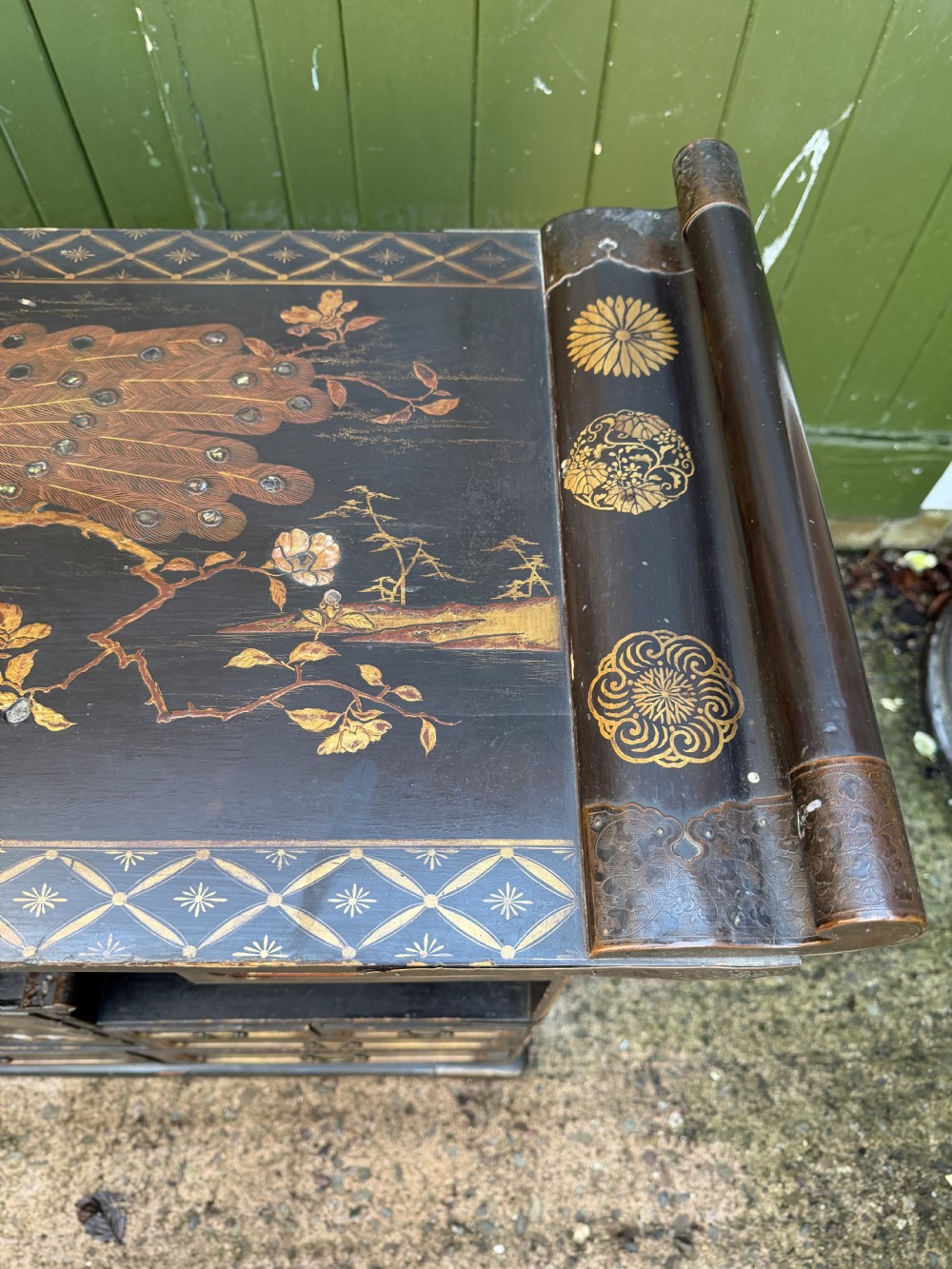 Late nineteenth-century Japanese Meiji period black lacquer shodana cabinet-on-stand with gold maki-e pictorial panels, asymmetrical shelves, and engraved metal fitments. View XXII