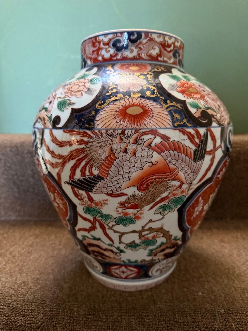 Pair of late C17th / early C18th Japanese Genroku period vases decorated in the Imari palette. View IX