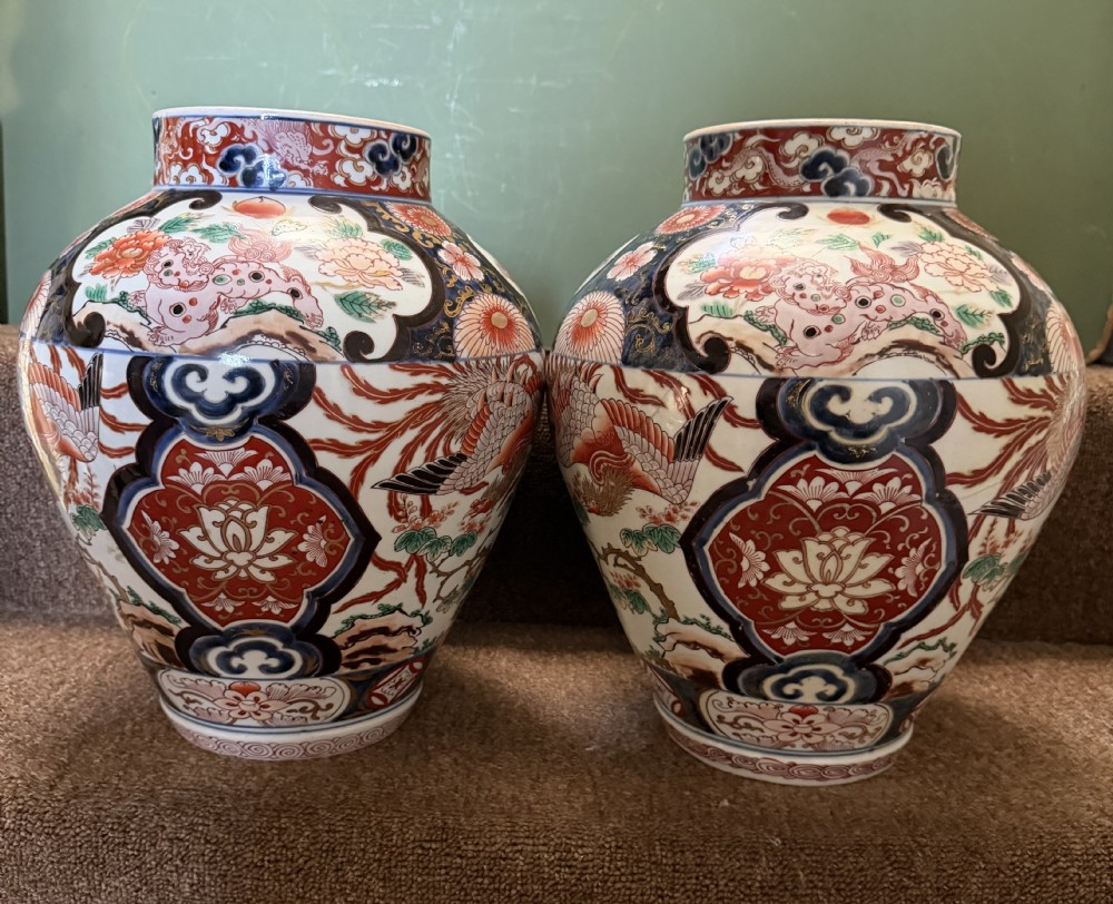 Pair of late C17th / early C18th Japanese Genroku period vases decorated in the Imari palette. View XXI