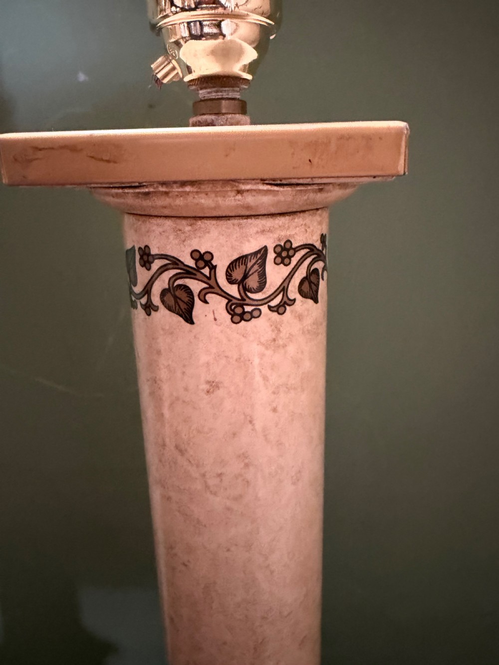 A pair of early twentieth-century French cream tole-peinte column table lamps decorated with hand-painted vine leaves, musical motifs, and gilt trim. View III
