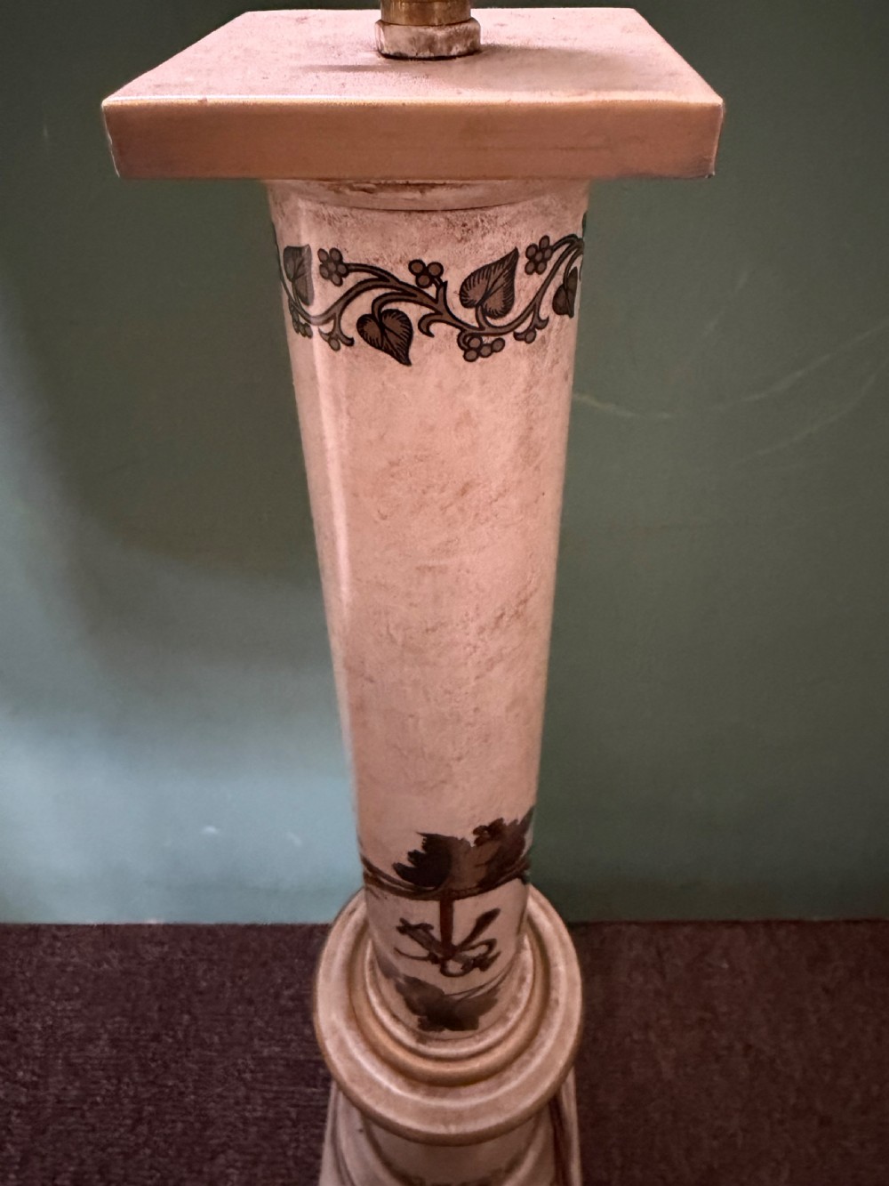 A pair of early twentieth-century French cream tole-peinte column table lamps decorated with hand-painted vine leaves, musical motifs, and gilt trim. View IX