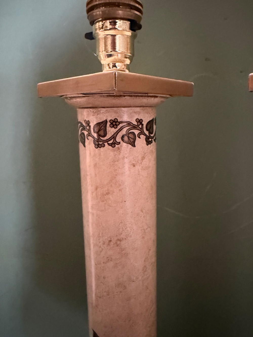 A pair of early twentieth-century French cream tole-peinte column table lamps decorated with hand-painted vine leaves, musical motifs, and gilt trim. View XIV