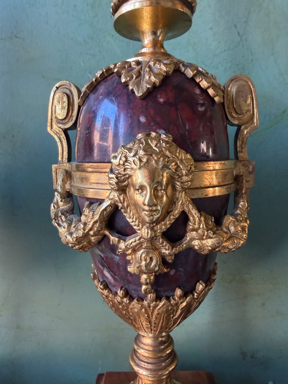 A pair of late nineteenth-century French rouge marble table lamps shaped as urns with gilt bronze mounts and square pedestal bases. View VI