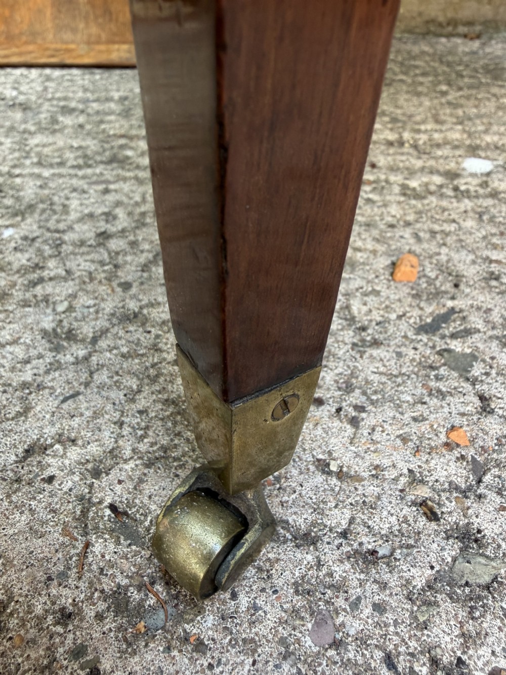 An 18th-century George III mahogany oval wine cooler with thick brass bands and brass handles, resting on a four-legged tapered stand with castors. View XIII