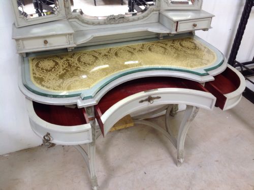 PAINTED DRESSING TABLE - ADDITIONAL PHOTO 3