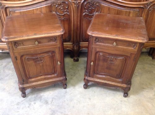 FRENCH KING SIZE BED IN WALNUT BEDROOM SUITE - ADDITIONAL PHOTO 3