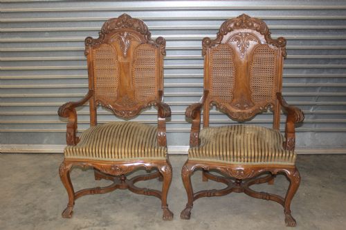 set of 8 walnut chairs - CATEGORY: ANTIQUE CHAIRS - DATED 1930