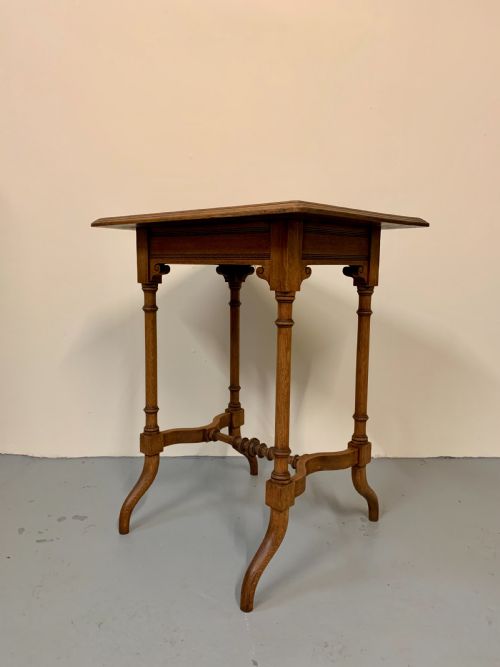 Aesthetic Oak Lamp Table