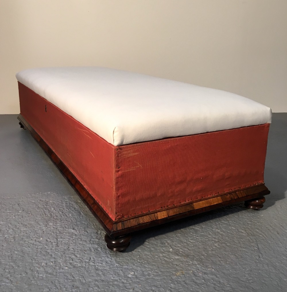 Huge country house ottoman View II