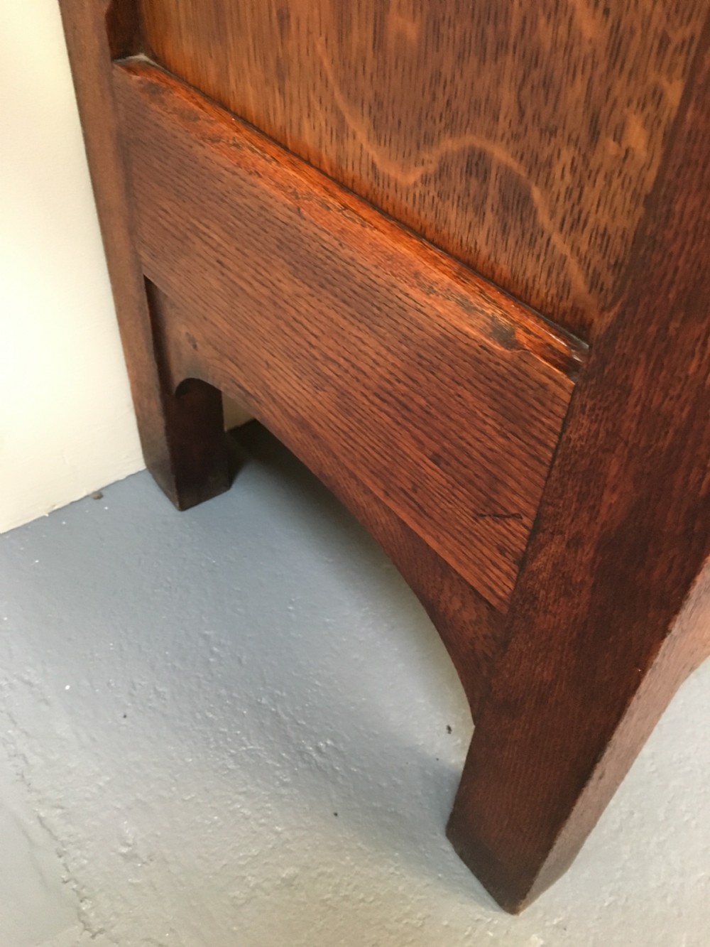 Superb arts and crafts chest of drawers  View XI