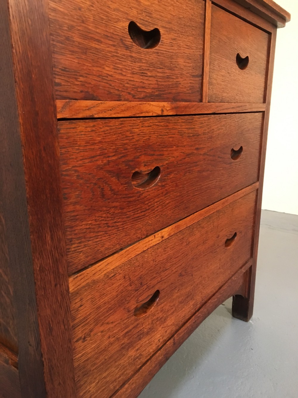 Superb arts and crafts chest of drawers  View XII