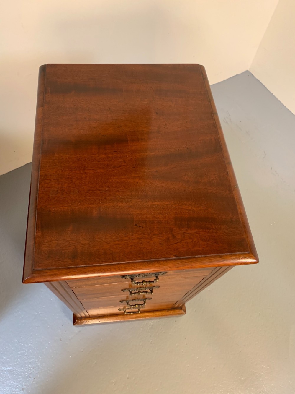 Pair mahogany bedside cabinets with drawers View V