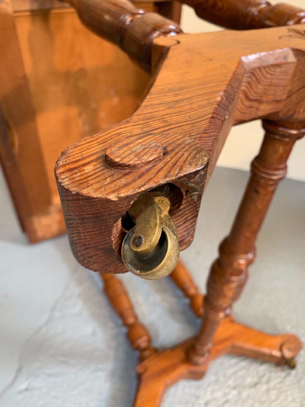 Unusual Scottish pine side table  View XVIII
