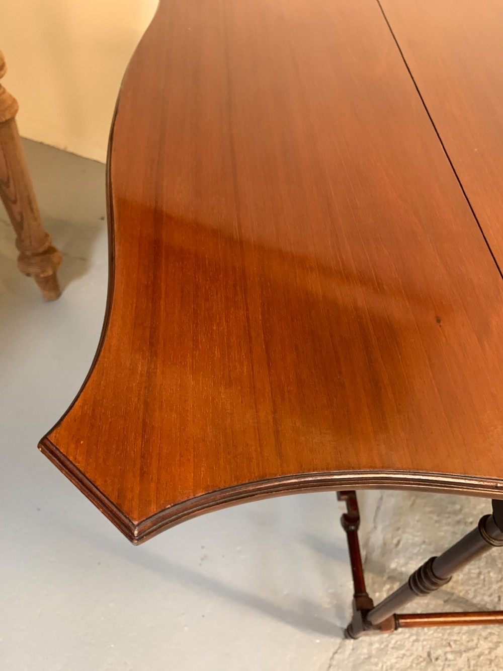 Good mahogany spider leg table  View III