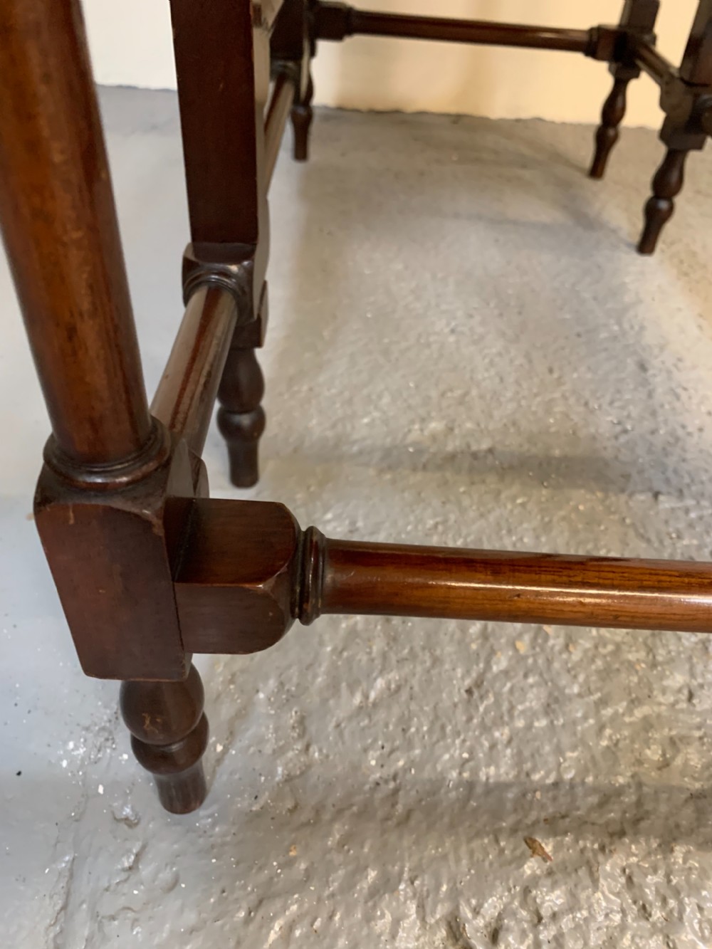 Good mahogany spider leg table  View VII