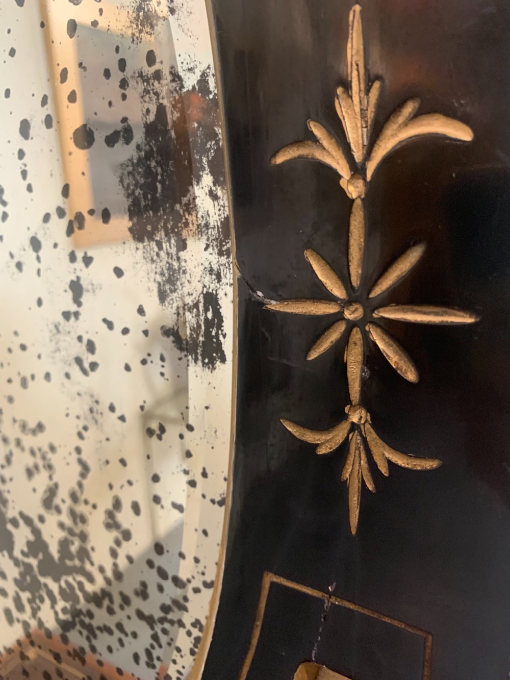 Large aesthetic mirror with distressed plate View VIII