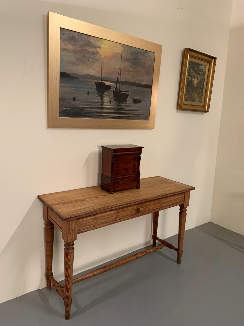 Scottish pine console table  View VII
