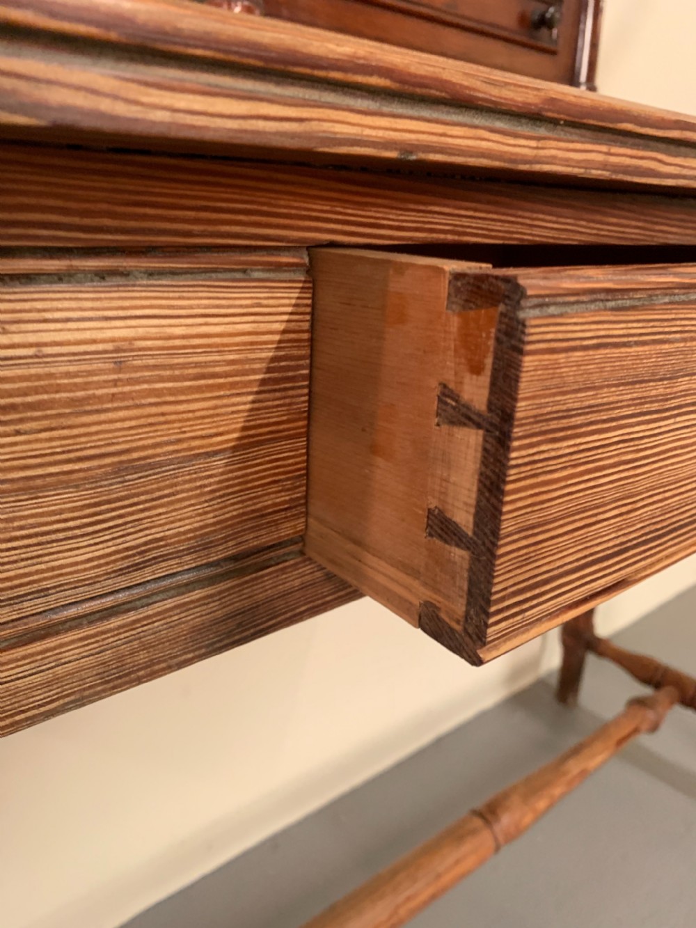 Scottish pine console table  View VIII