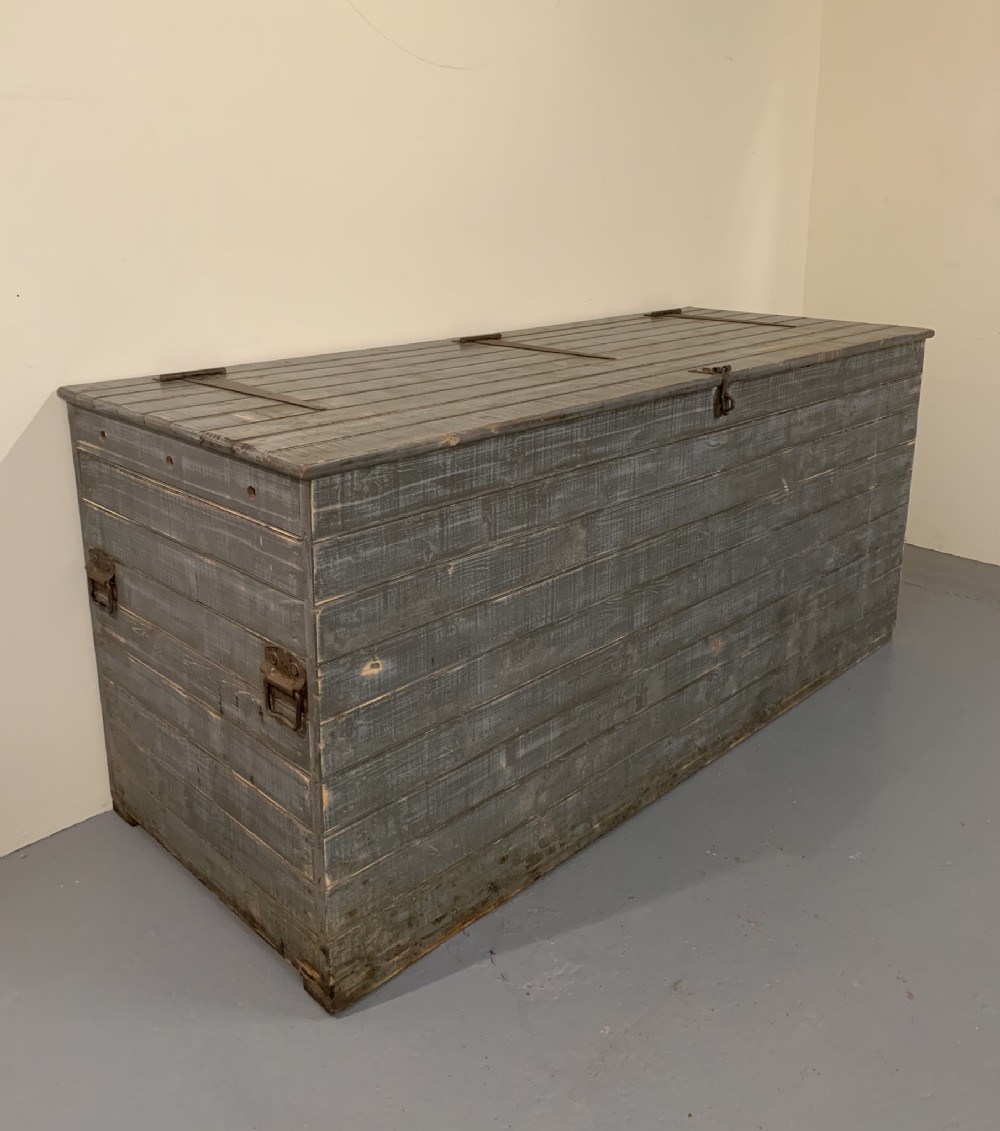 Huge grain storage chest 