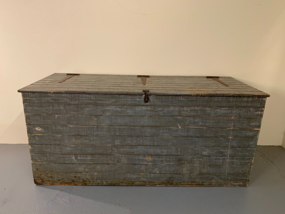 Huge grain storage chest  View II