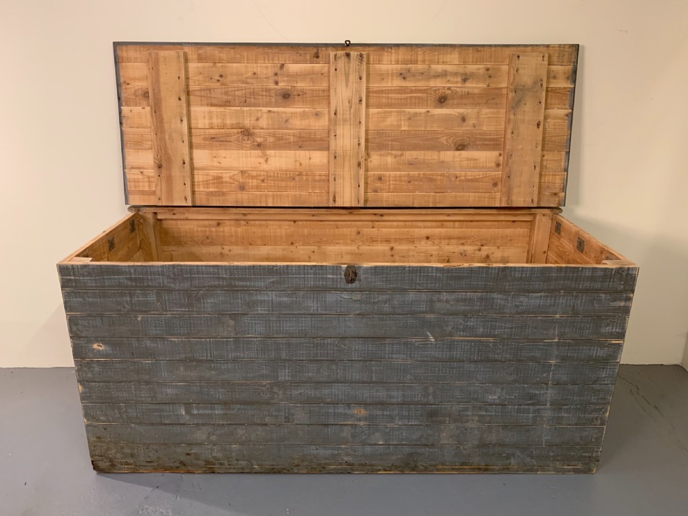 Huge grain storage chest  View III