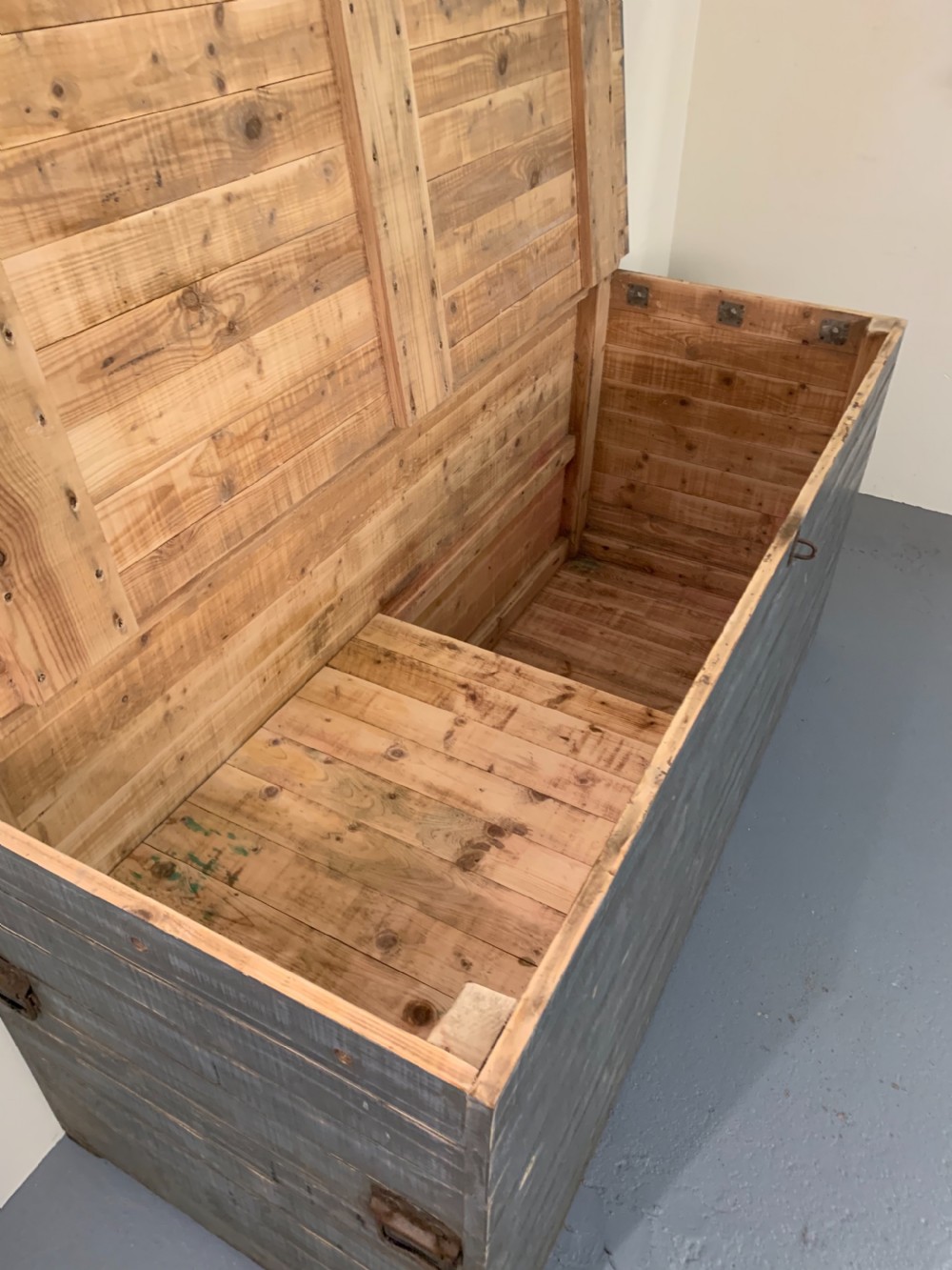 Huge grain storage chest  View IV