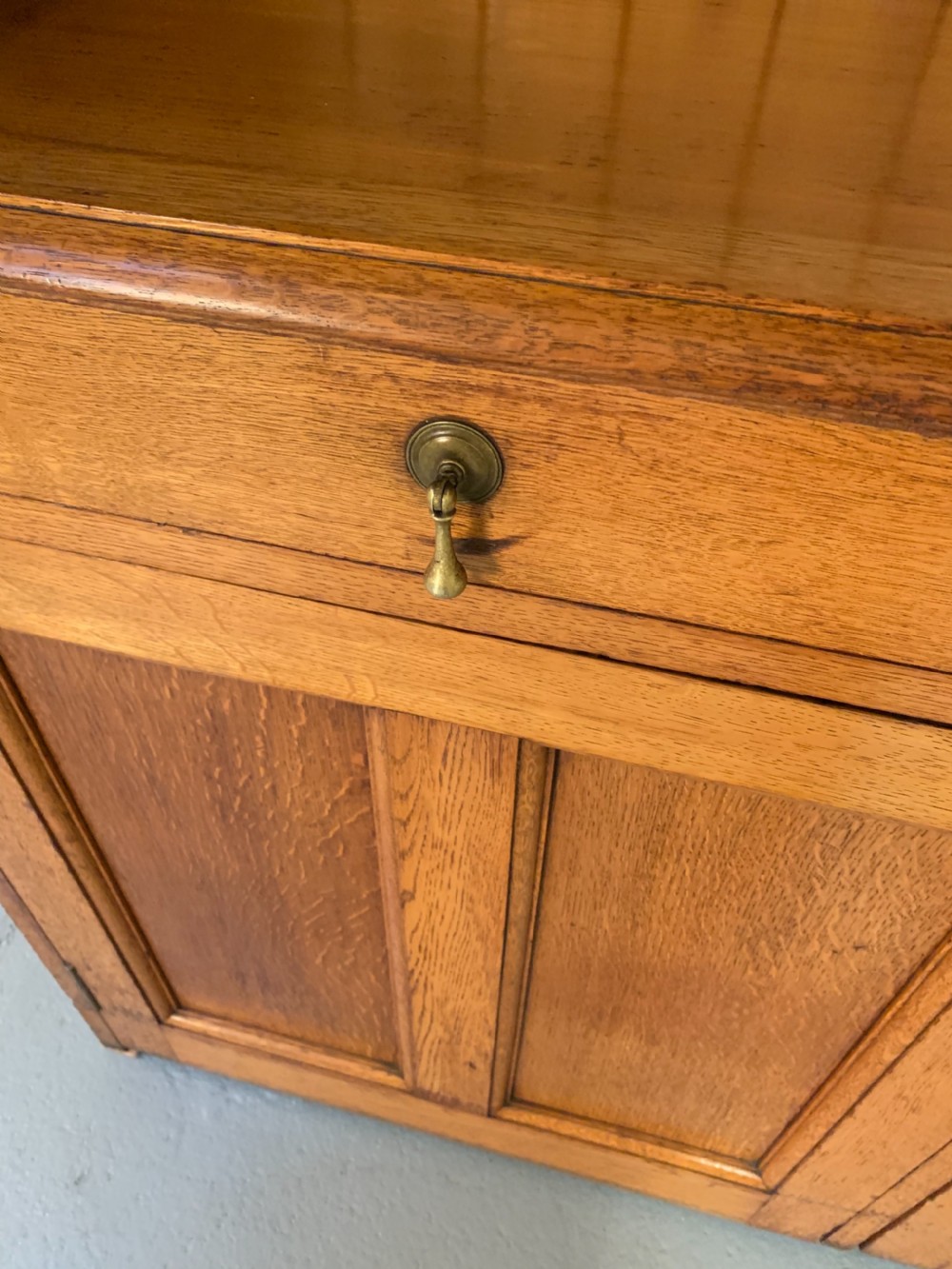 Superb oak glazed cupboard  View VII