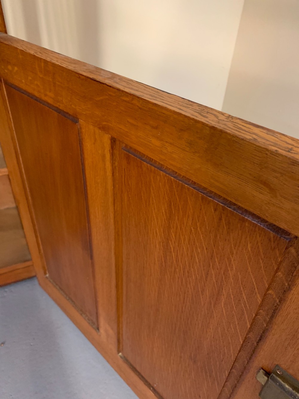 Superb oak glazed cupboard  View X