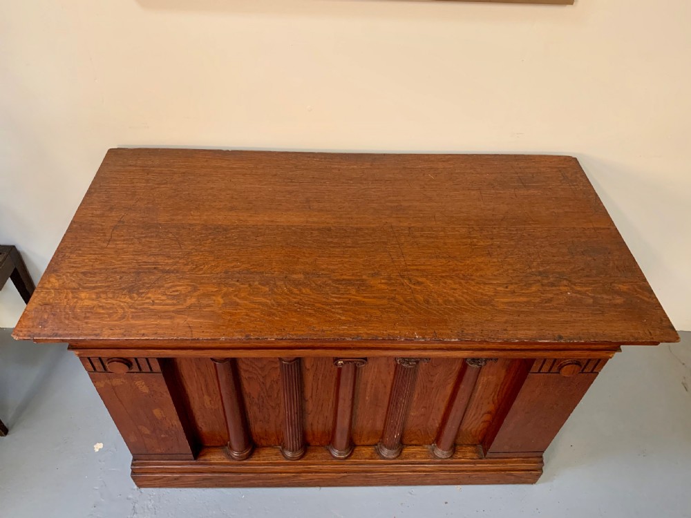 Oak shop counter View II