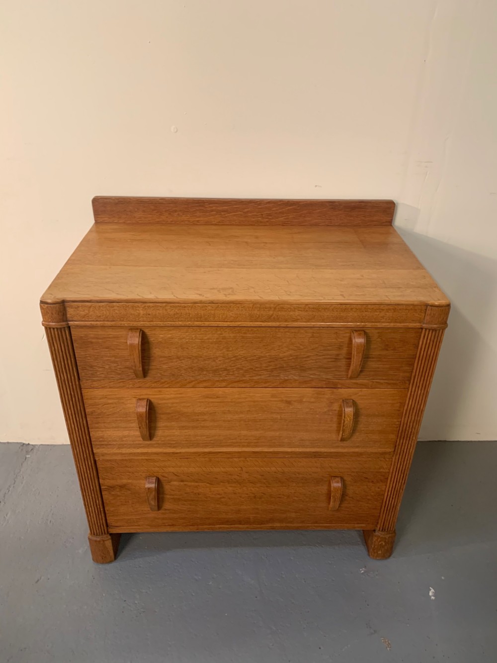 Heals oak chest of drawers  View II