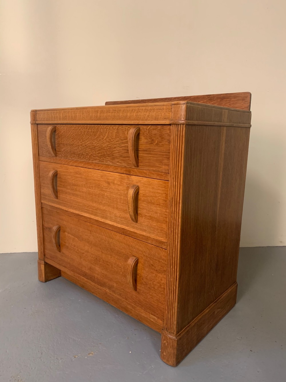 Heals oak chest of drawers  View III