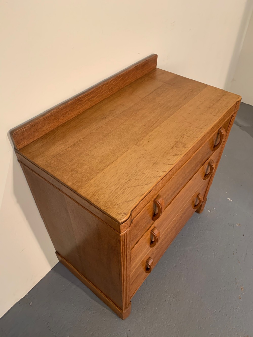 Heals oak chest of drawers  View VIII
