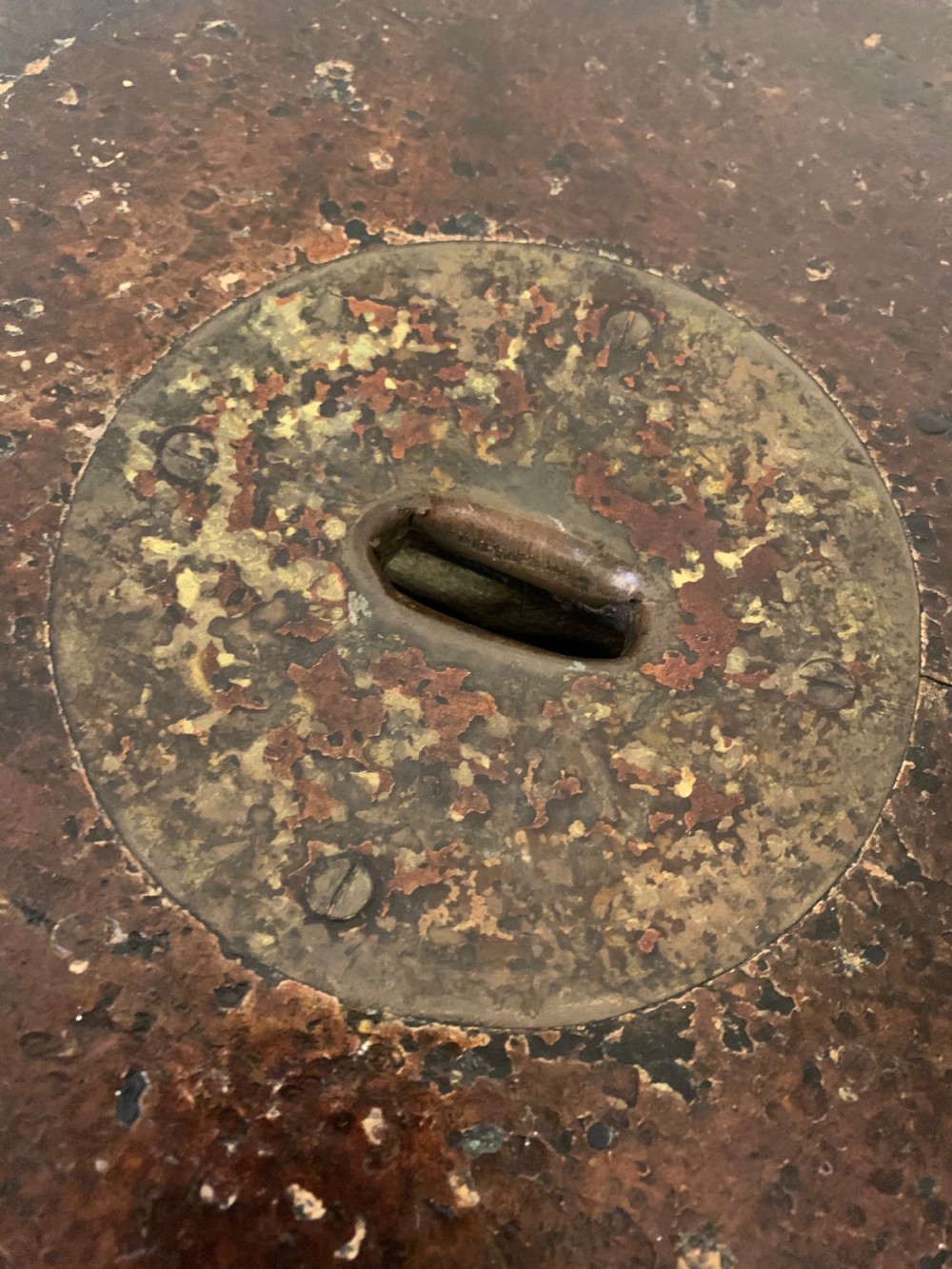 Pine plinth in original paint  View VII