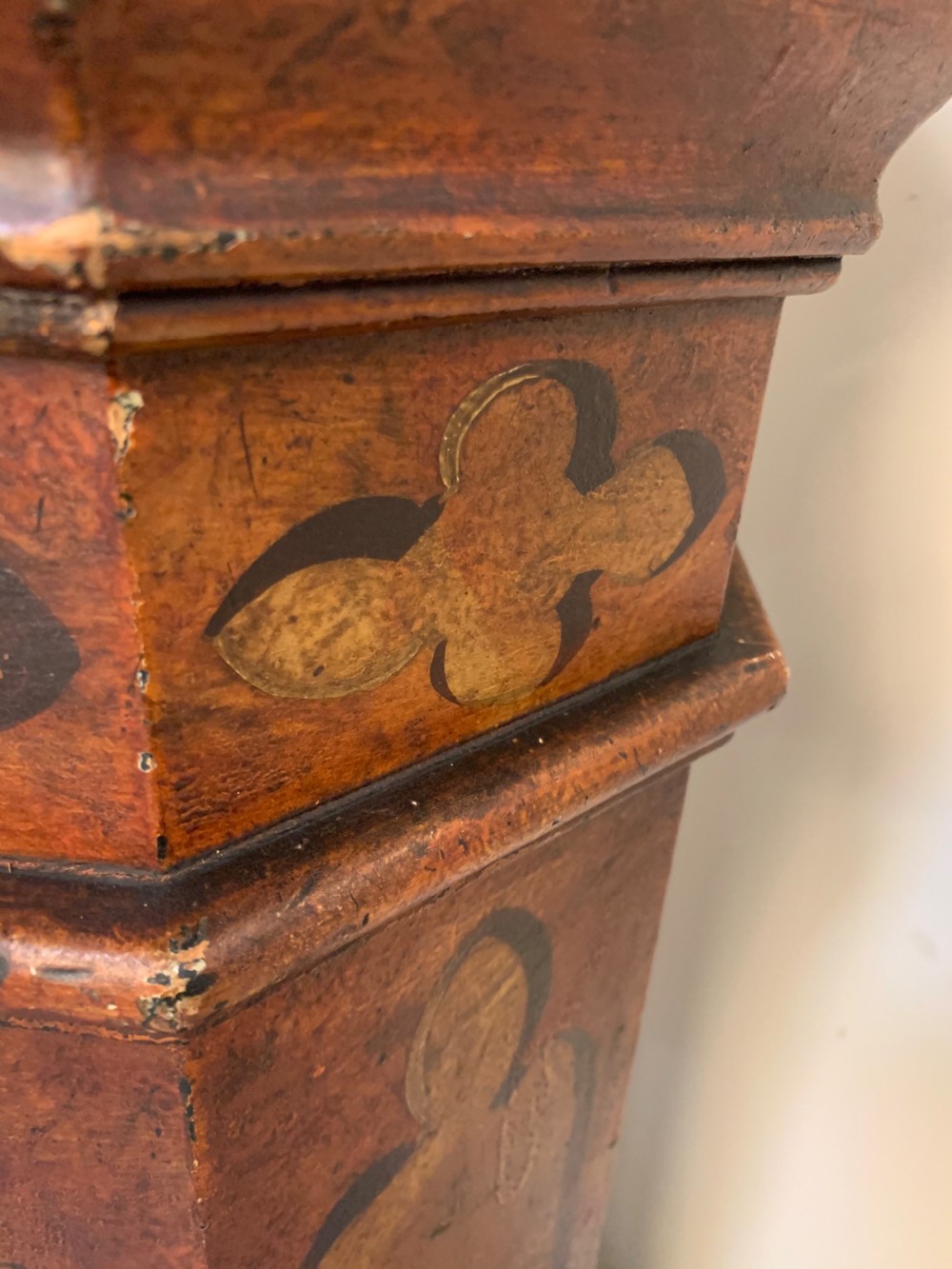Pine plinth in original paint  View XIII