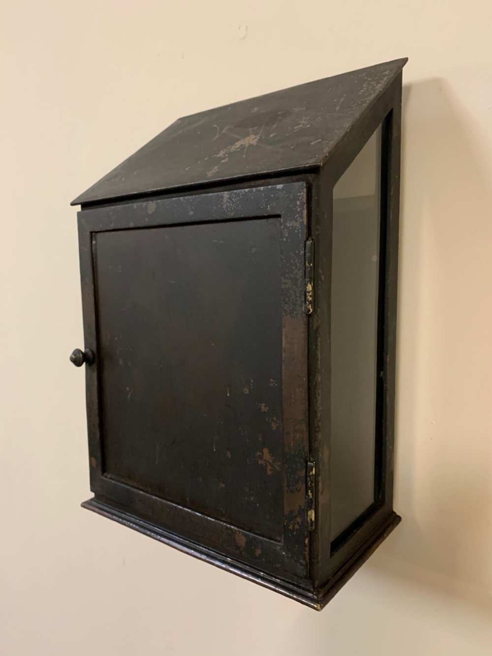 Bronze wall lantern 