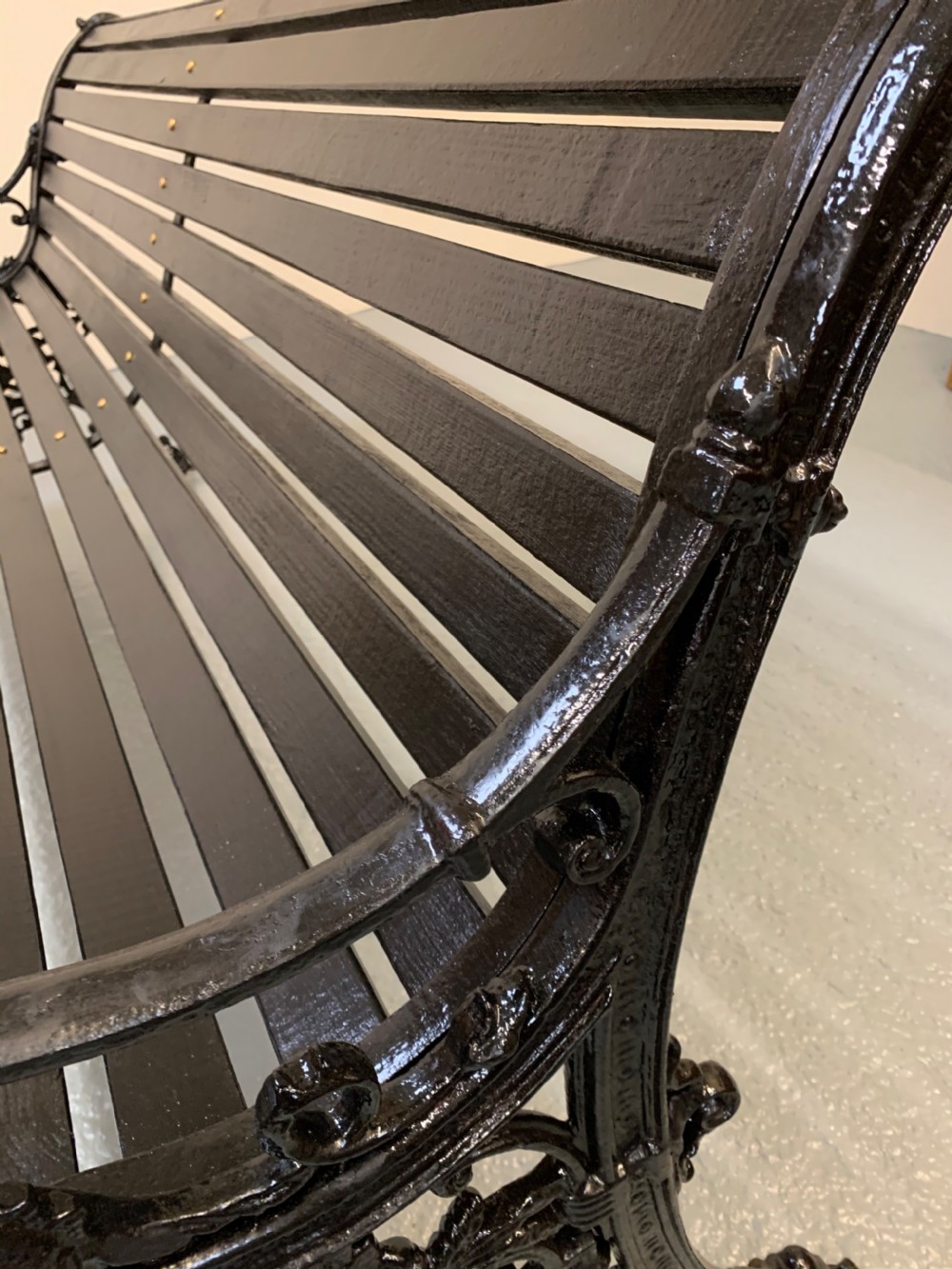 Fine cast iron garden bench View V