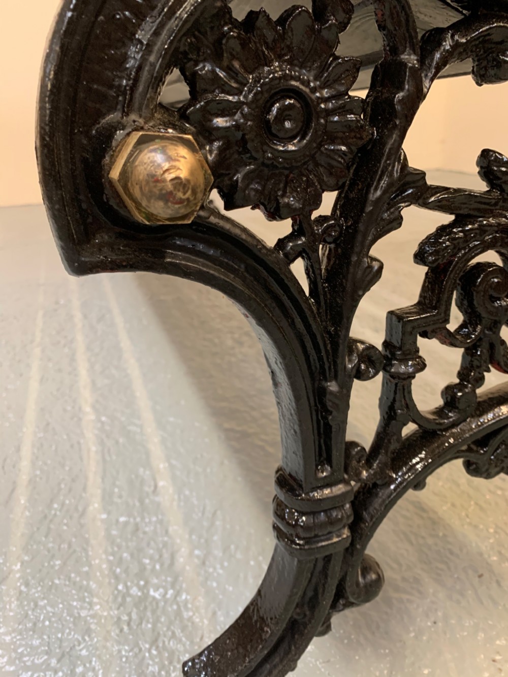 Fine cast iron garden bench View VI