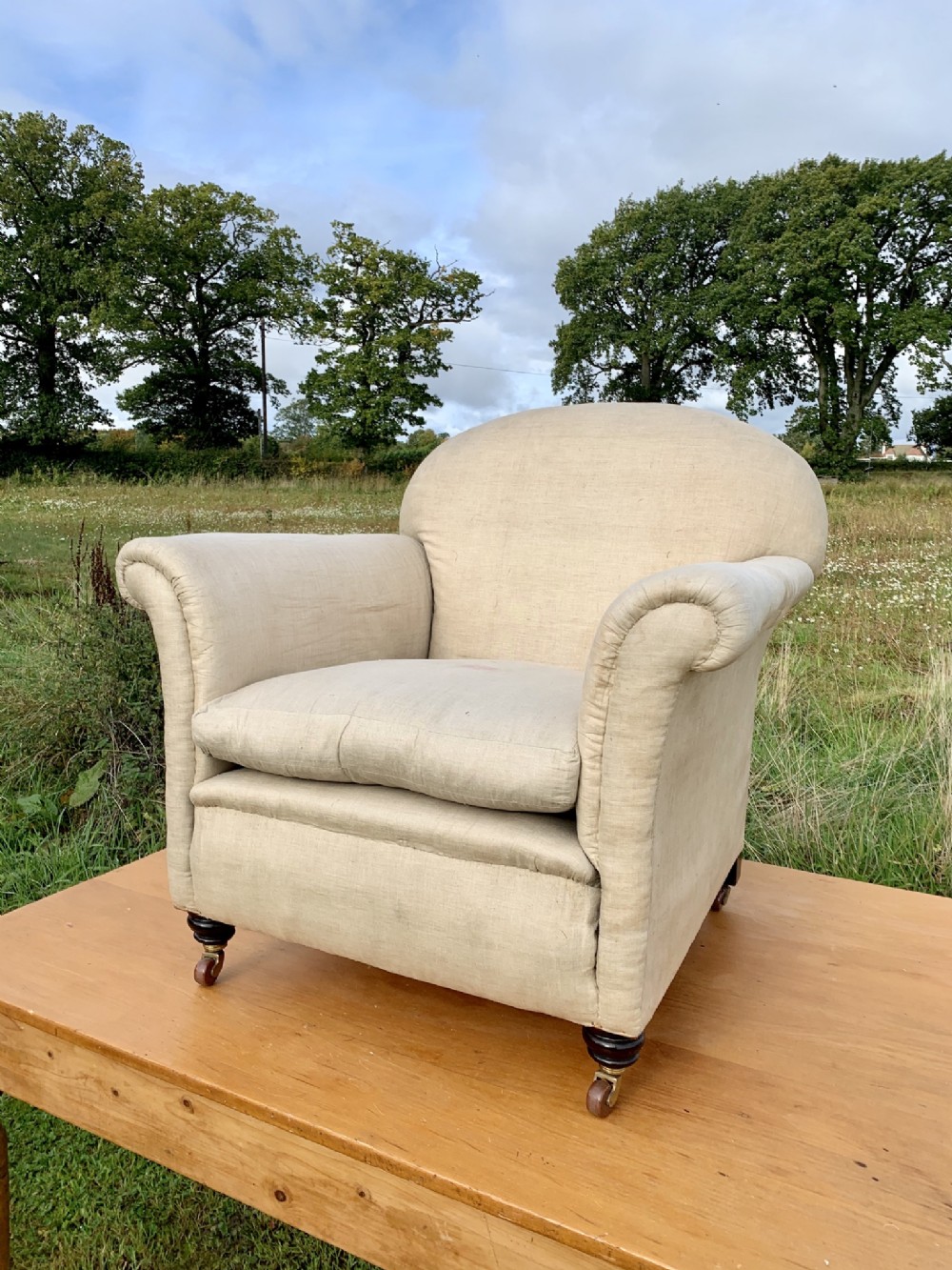 Good country house armchair 
