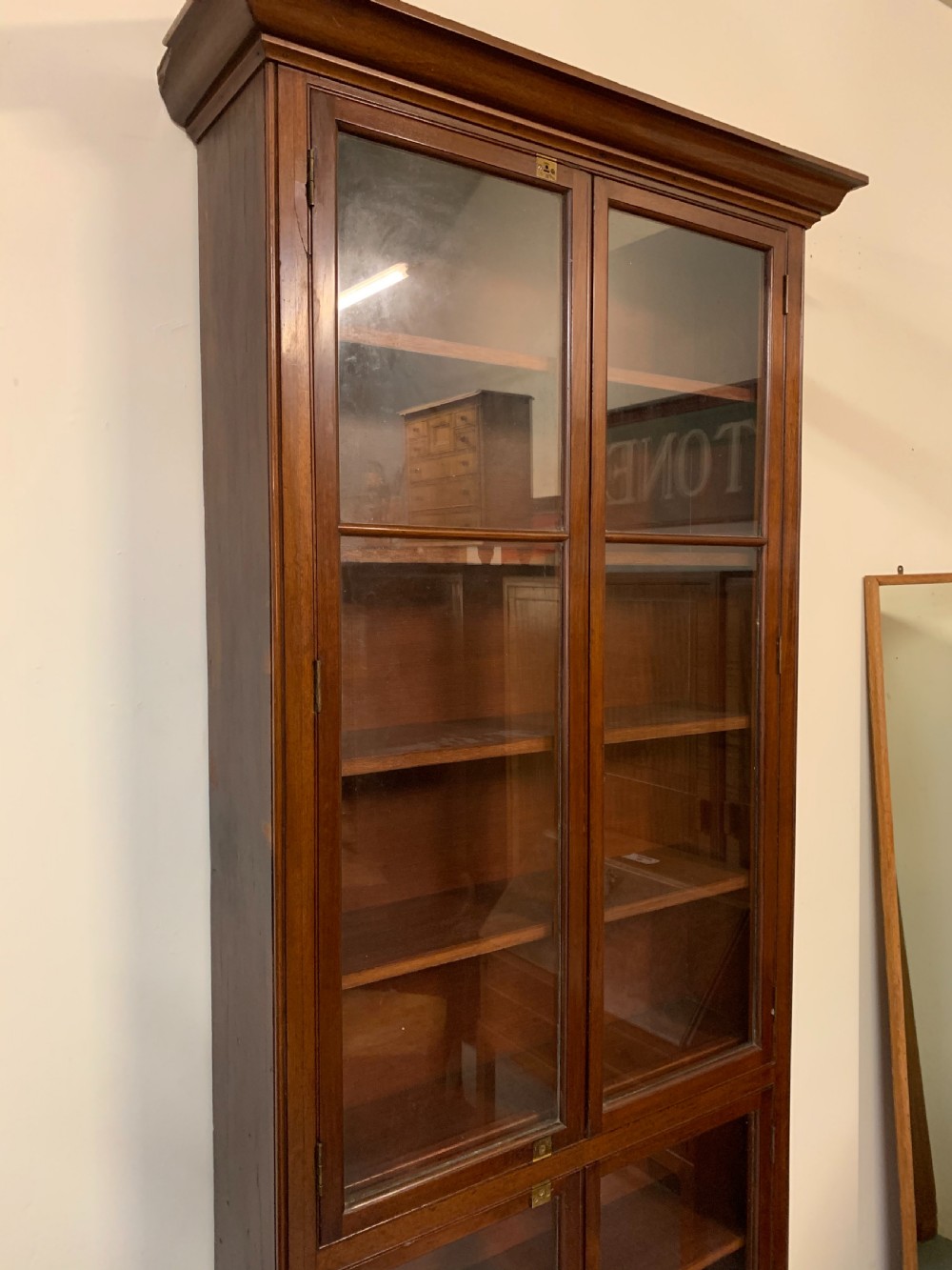 Tall slim retail display cabinet  View VI