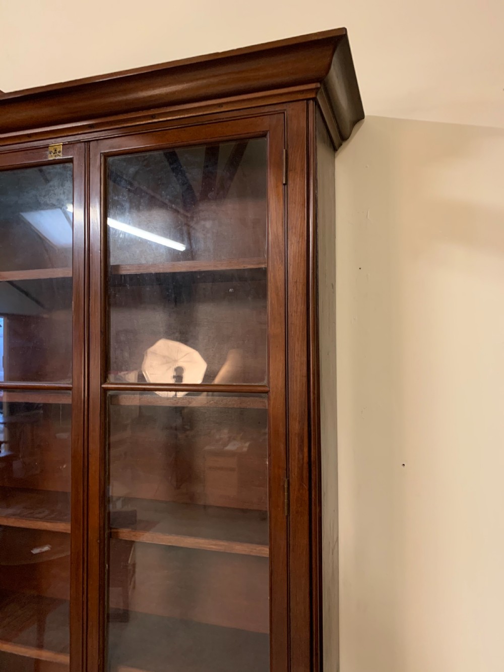 Tall slim retail display cabinet  View VII