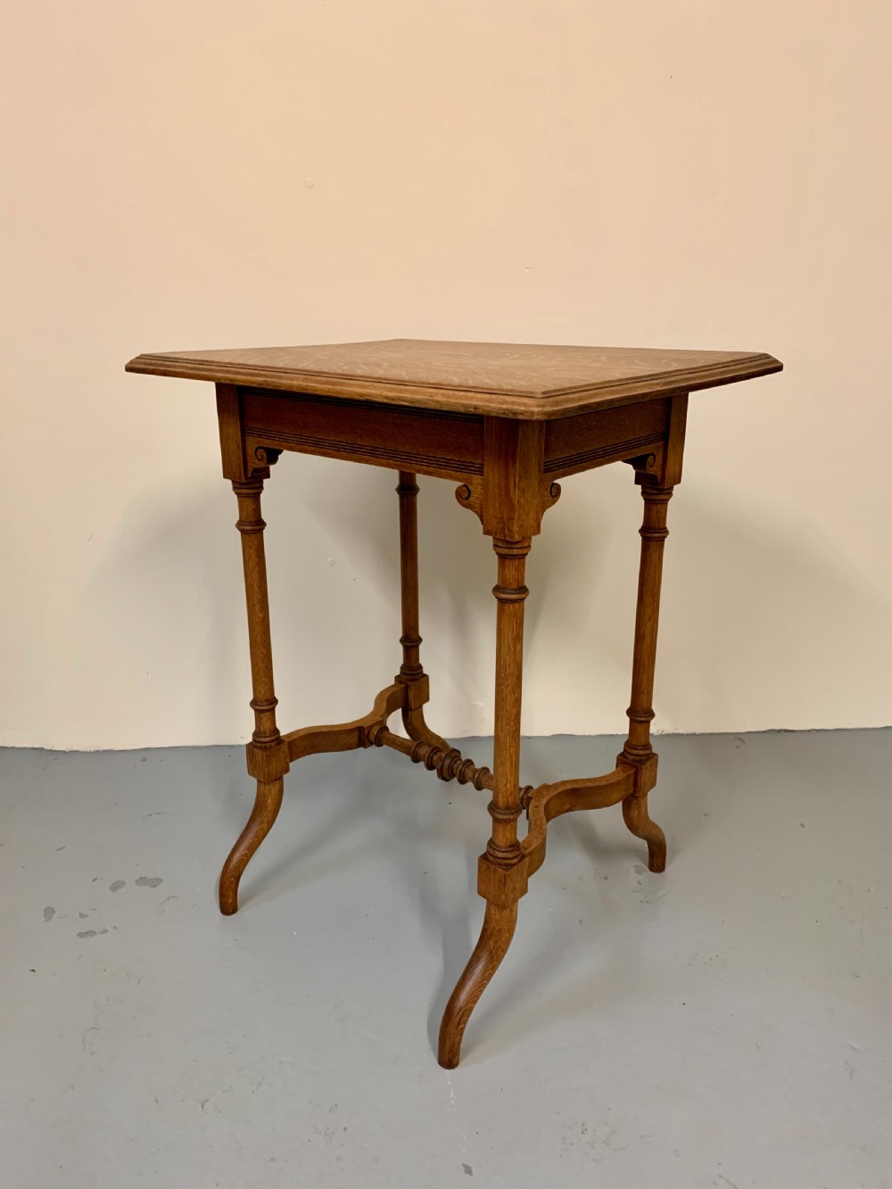 Aesthetic oak lamp table  View II