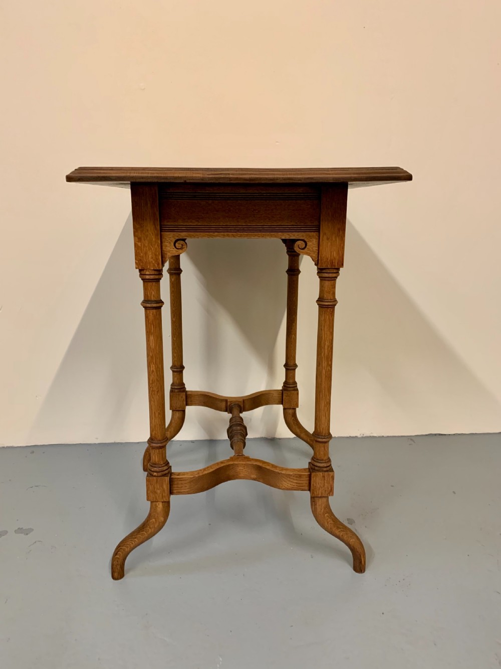Aesthetic oak lamp table  View III
