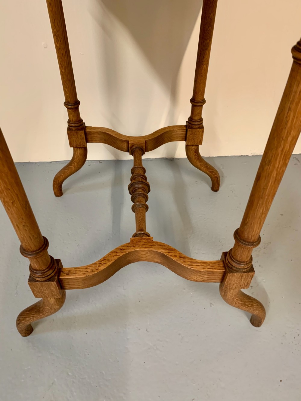 Aesthetic oak lamp table  View IV