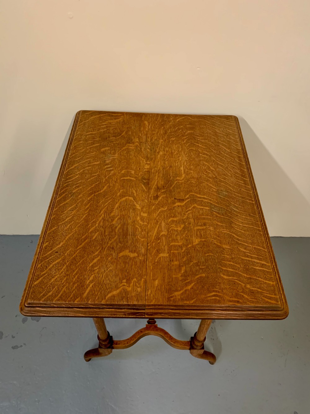 Aesthetic oak lamp table  View V
