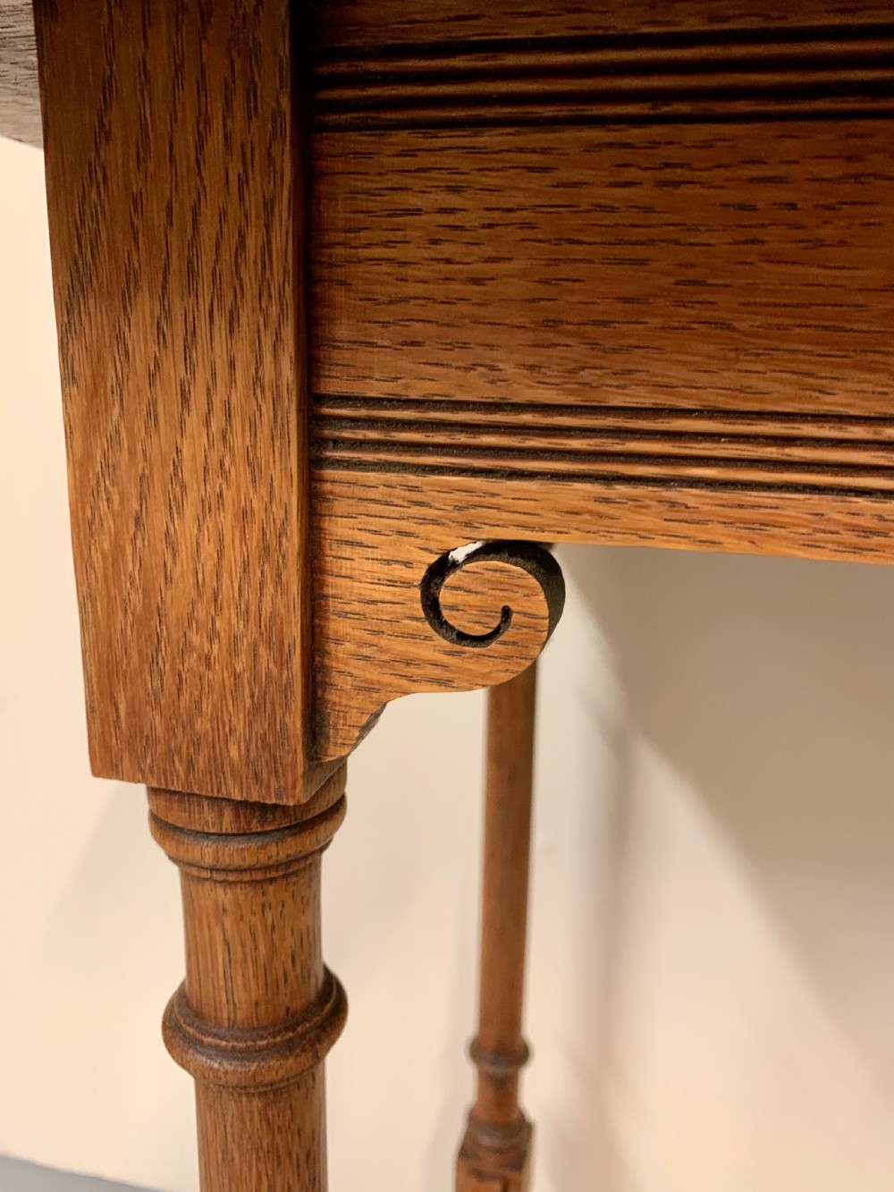 Aesthetic oak lamp table  View IX
