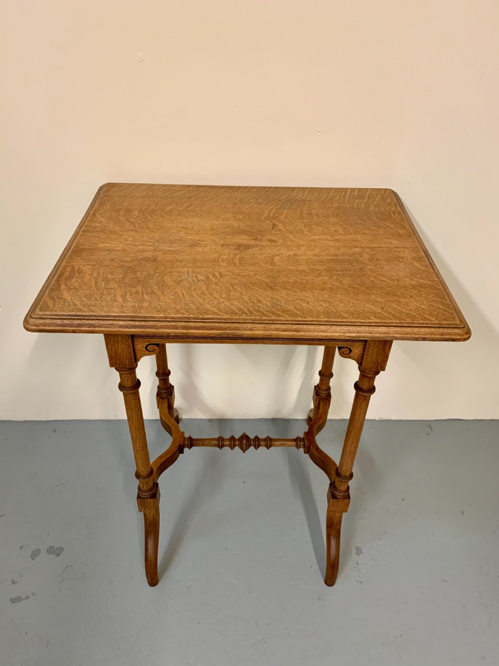 Aesthetic oak lamp table  View XI